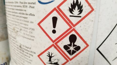 Les ouvriers des Chantiers de l'Atlantique sont souvent amenés à manipuler des produits dangereux pour la santé. Photo : Samy Archimède.